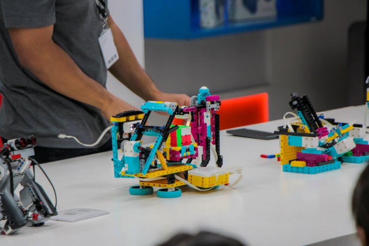 AULA DA ROBÓTICA PARA ALUNOS DE PIRAPORA