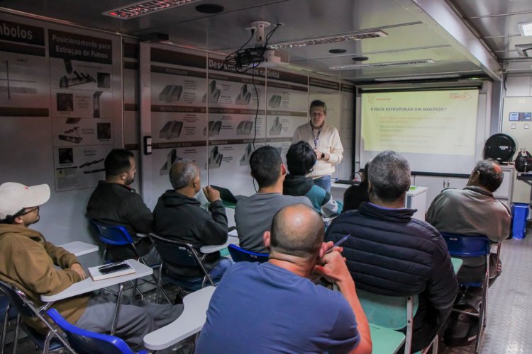 PIRAPORA CERTIFICA ALUNOS DE SERRALHERIA